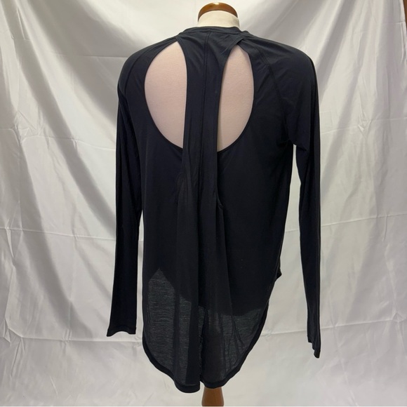 3/$30 Under Armour Women’s Medium (approx) Breathe Open Back Long Sleeve Flow - Picture 2 of 8